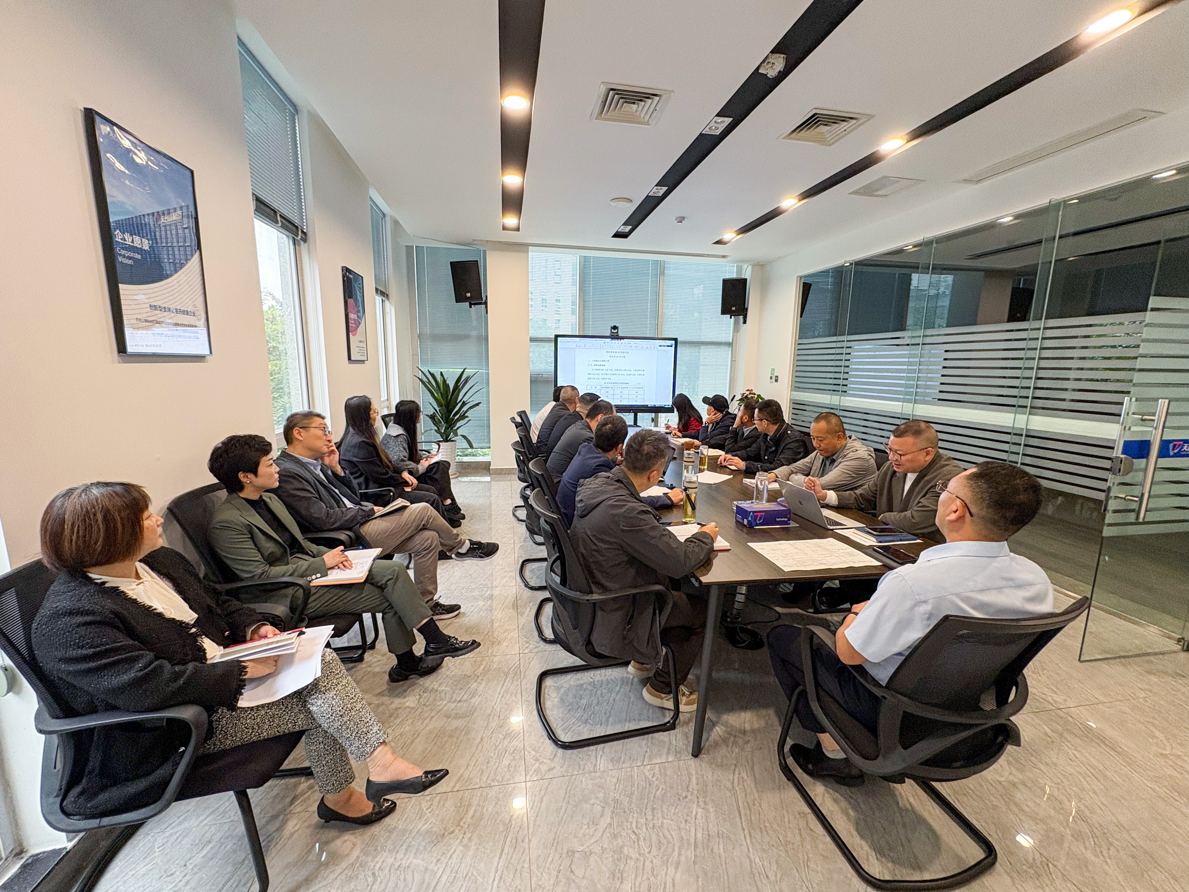 凝心聚力 决胜收官｜斯尼斯人wns7788制药营销中心召开年终销售目标攻坚动员会