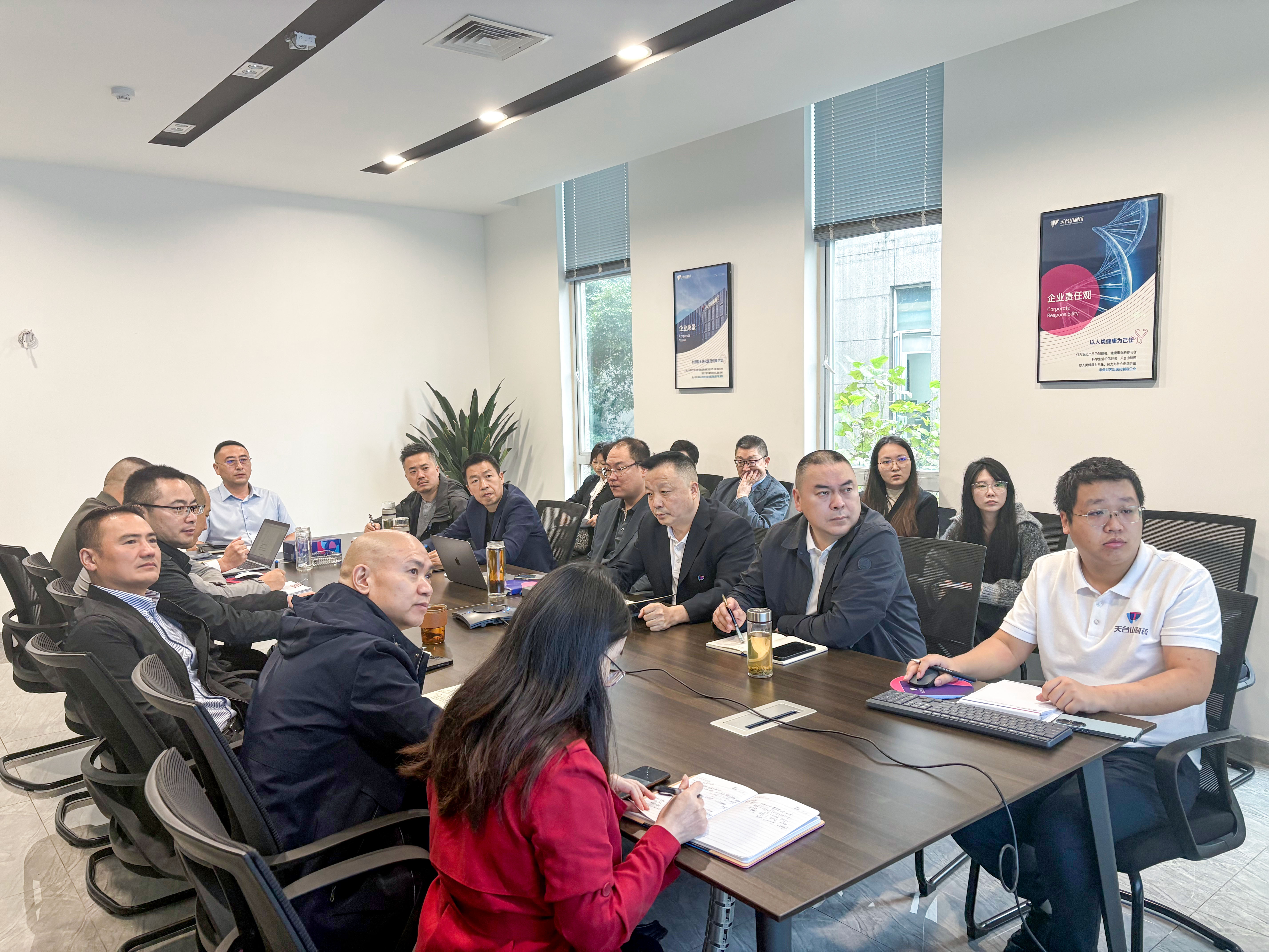 251020凝心聚力 决胜收官01.jpg